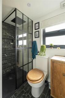 Ernald Avenue, E6