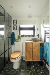 Ernald Avenue, E6