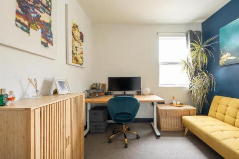 Ernald Avenue, E6