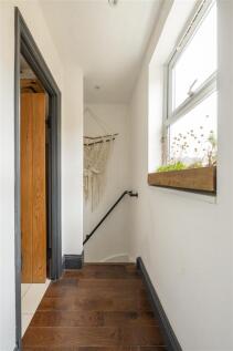 Ernald Avenue, E6