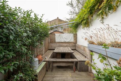 Ernald Avenue, E6