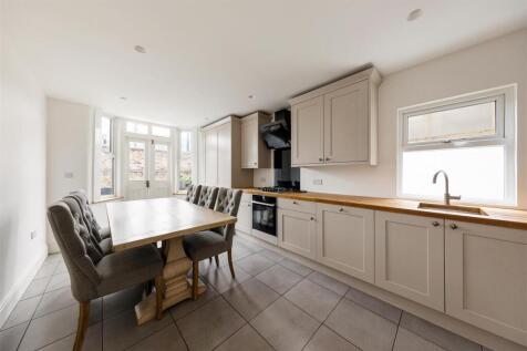 Boleyn Road, E7