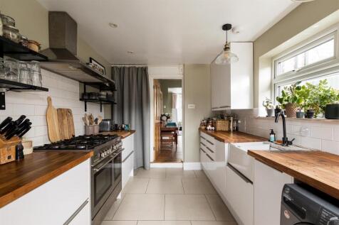 Kingsdown Road, E11