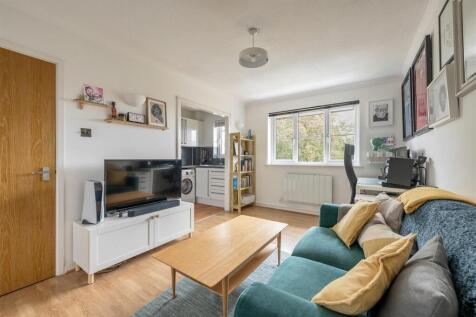 High Road Leytonstone, E11