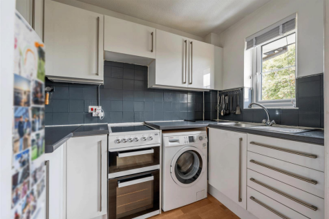 High Road Leytonstone, E11