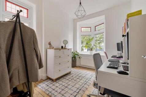 Blake Hall Road, E11