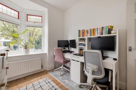 Blake Hall Road, E11