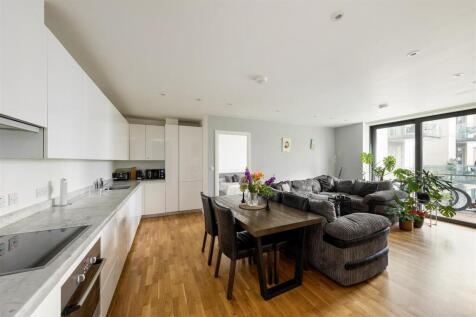 Honour Lea Avenue E20