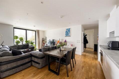 Honour Lea Avenue E20