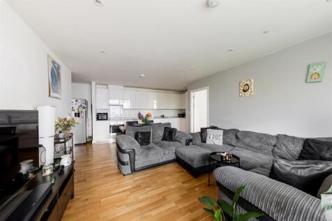 Honour Lea Avenue E20