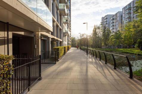 Honour Lea Avenue E20