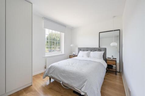 Greenstone Mews, E11