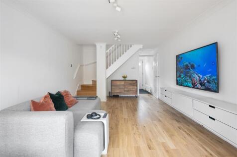 Greenstone Mews, E11