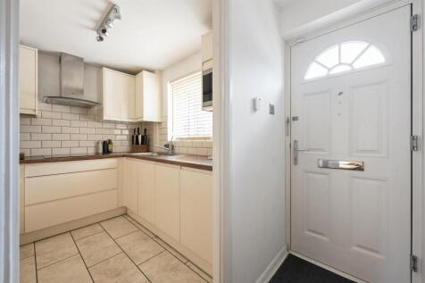 Greenstone Mews, E11