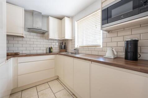 Greenstone Mews, E11