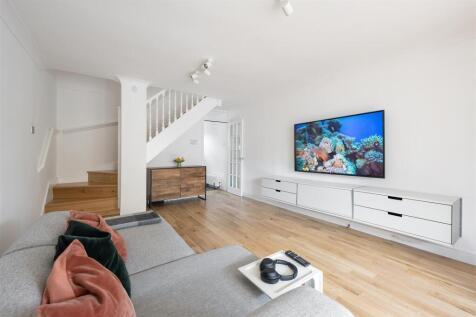 Greenstone Mews, E11