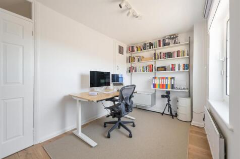 Greenstone Mews, E11