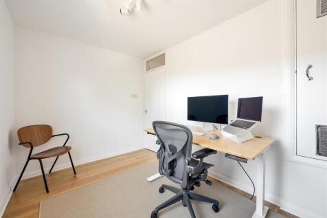 Greenstone Mews, E11