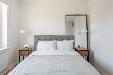 Greenstone Mews, E11