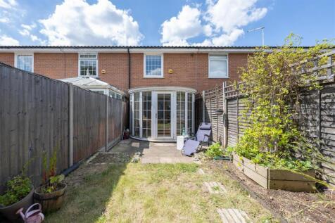 Greenstone Mews, E11