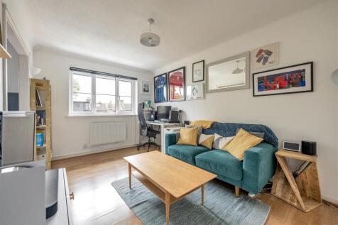 High Road Leytonstone, E11