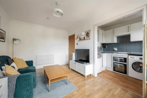 High Road Leytonstone, E11