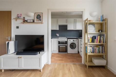 High Road Leytonstone, E11