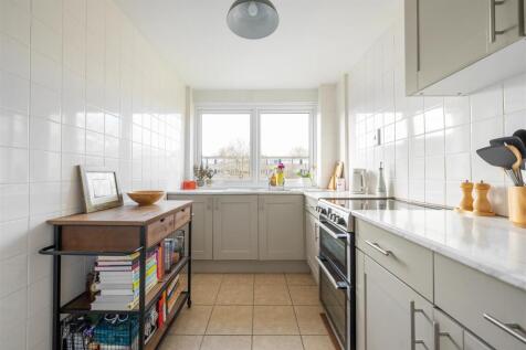 Queenswood Gardens, E11