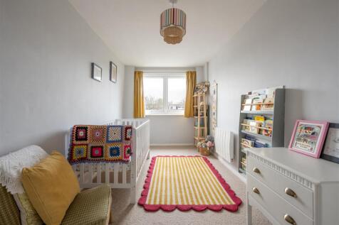 Queenswood Gardens, E11