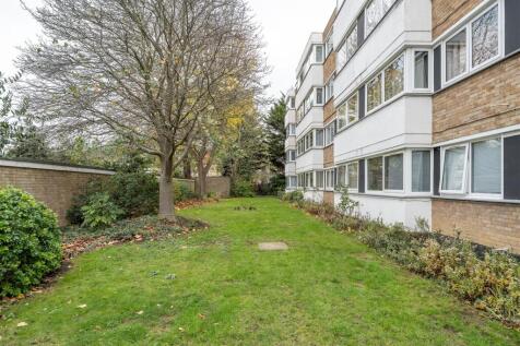 Queenswood Gardens, E11