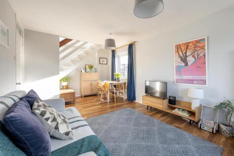 Queenswood Gardens, E11