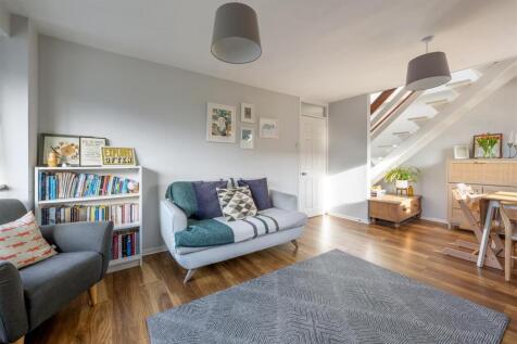 Queenswood Gardens, E11