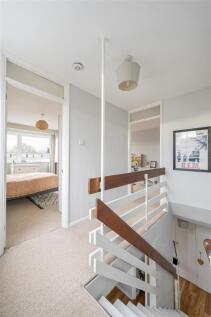 Queenswood Gardens, E11