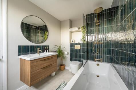 Queenswood Gardens, E11