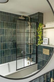 Queenswood Gardens, E11