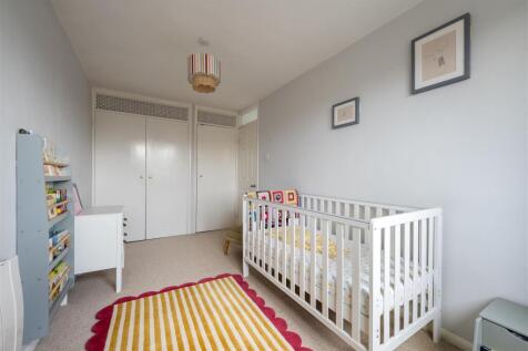 Queenswood Gardens, E11