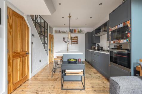 Vansittart Road, E11