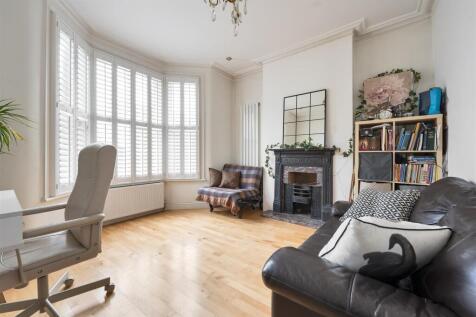 Voluntary Place, E11