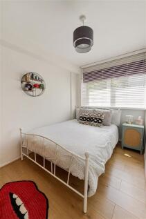 Queenswood Gardens E11