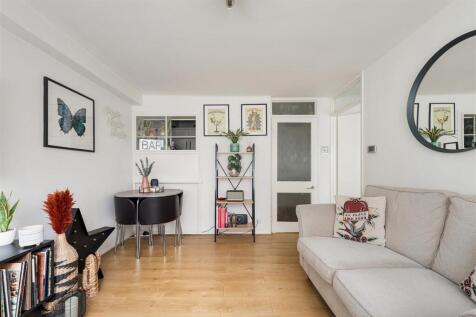 Queenswood Gardens E11