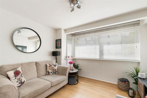 Queenswood Gardens E11