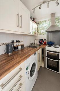 Queenswood Gardens E11