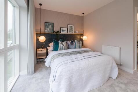 Main bedroom with Ensuite.jpg