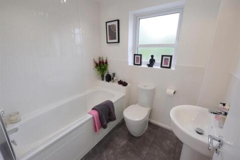 Bathroom 1 DifRent.JP