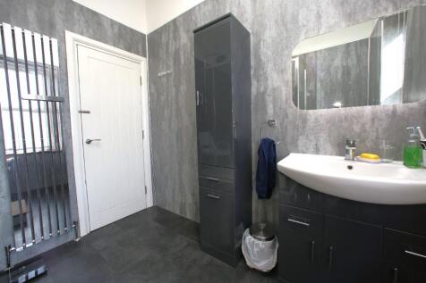 2nd Bathroom 
