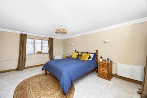 Roedean Crescent, 4-028.jpg