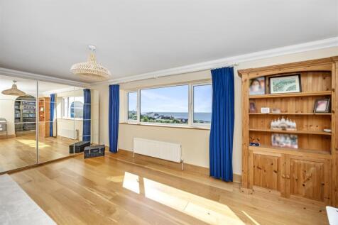 Roedean Crescent, 4-031.jpg