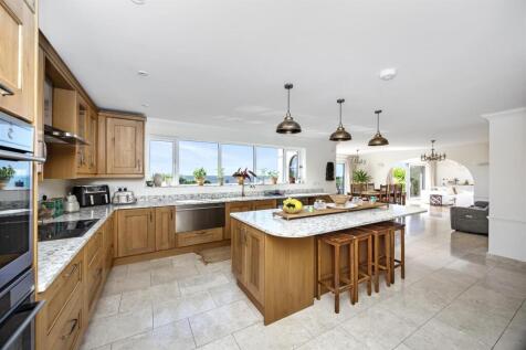 Roedean Crescent, 4-037.jpg