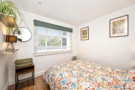 Goldstone Crescent, 42-024.JPG