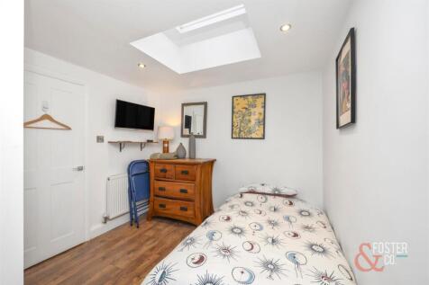 Goldstone Crescent, 42-026.JPG